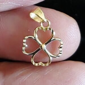 💛18 K 2 Tone Yellow And White Gold Clover Pendant